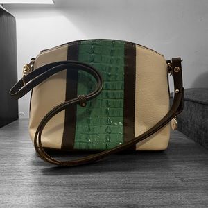 Brahmin Shoulder Bag in Green Melbourne and Cream Leather